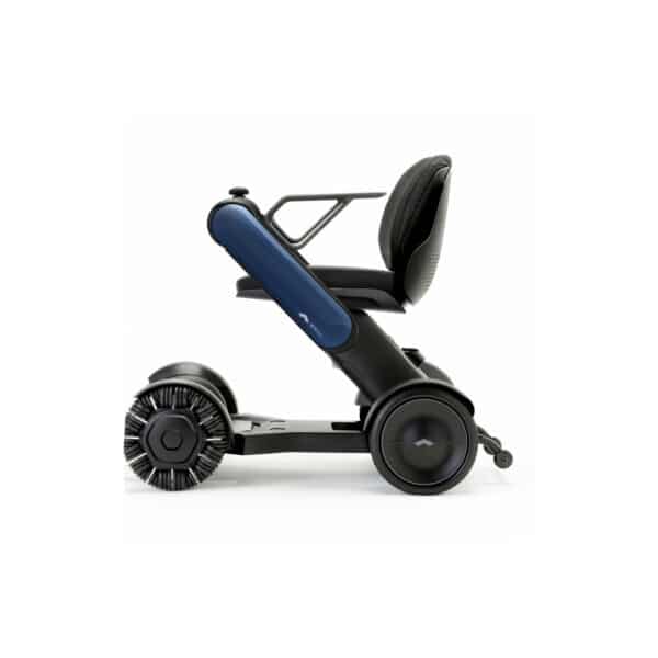 Fauteuil Roulant Électrique WHILL FRANCE – WHILL MODEL C /AA0 Le fauteuil roulant électrique WHILL Model C est un véritable concentré de technologie conçu pour améliorer le quotidien des personnes à mobilité réduite. •Esthétique, innovant et pratique, ce véhicule électrique au design compact réinvente la mobilité et bouleverse la perception du handicap. Dispositif connecté (Bluetooth, messages audio, application mobile) •AA0 •Fauteuil Multi-réglages (Assise, dossier, accoudoirs, contrôleur…) •Compact : adapté au coffre d’une petite voiture •Roues avant omnidirectionnelles brevetées •Autonomie jusqu’à 15 kilomètres •Personnalisable : 8 couleurs et nombreux accessoires Sur commande uniquement et devis en magasin