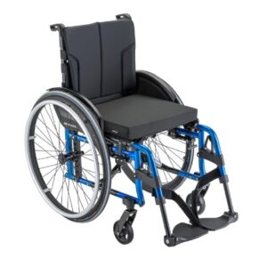 Fauteuil roulant manuel actif MOTUS CS/CV OTTOBOCK Léger, maniable et fonctionnel : 11,6kg Châssis aluminium, croisillon 3 branches Hauteur de dossier réglable Palier de roues arrière réglable sur 48 positions Toile d’assise standard noire Toile de dossier réglable en tension Sur commande uniquement et devis en magasin JM Santé Béziers